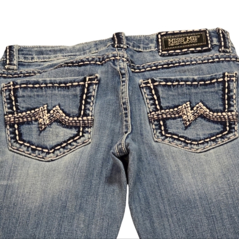 Miss Me Boyfriend Crop Jeans 26 Medium Wash Contrast Thick‎ Stitch Embellished